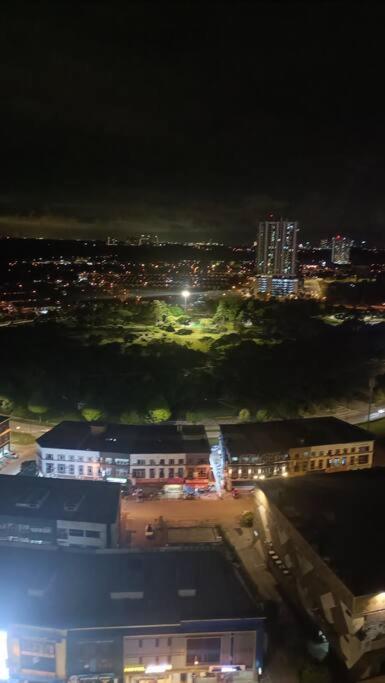 Sky Trees 2 Bedroom 1 Living Room Netflix Private Car Park A16A