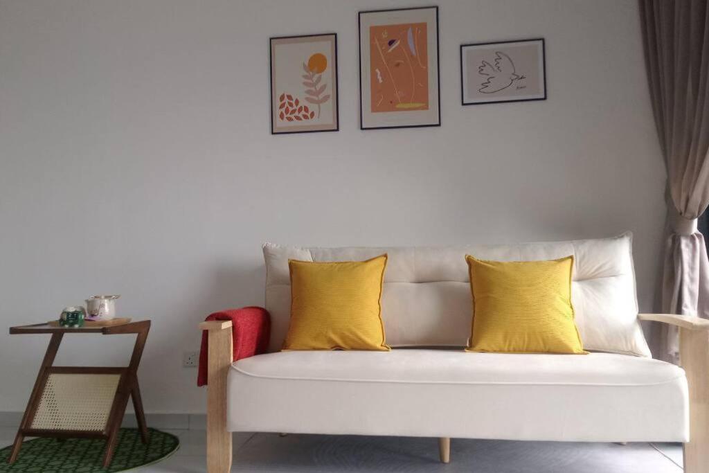 Sky Trees 2 Bedroom 1 Living Room Netflix Private Car Park A16A