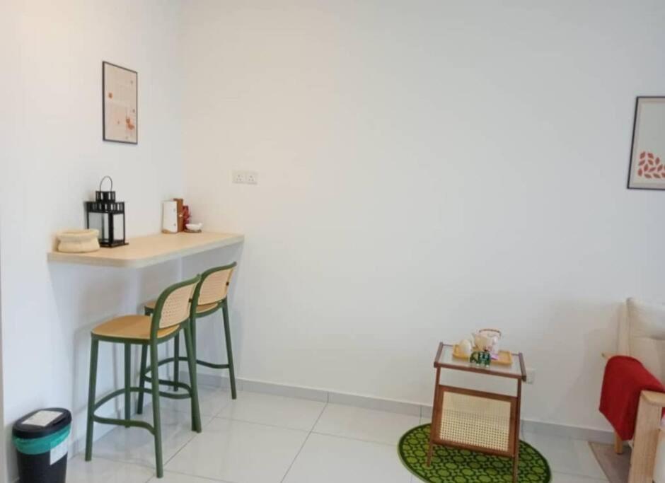 Sky Trees 2 Bedroom 1 Living Room Netflix Private Car Park A16A