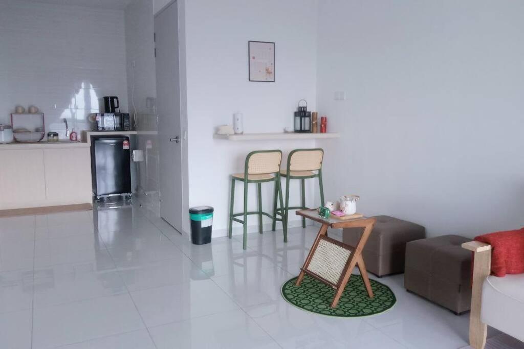 Sky Trees 2 Bedroom 1 Living Room Netflix Private Car Park A16A