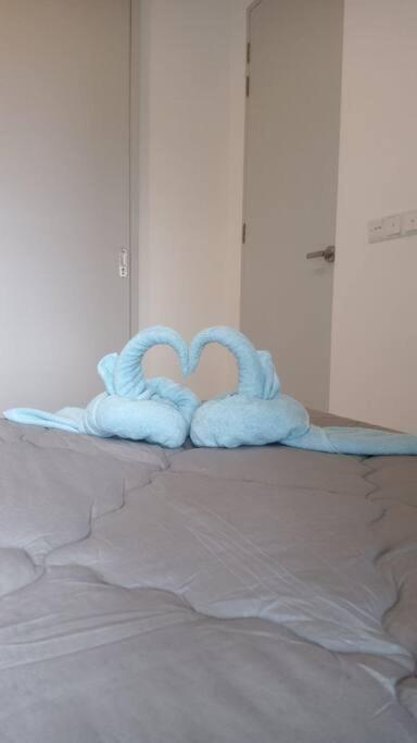 Sky Trees 2 Bedroom 1 Living Room Netflix Private Car Park A16A