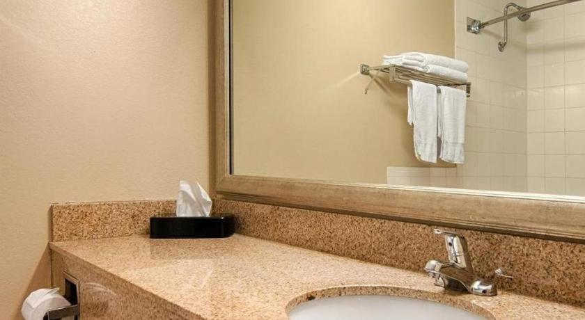AmericInn by Wyndham La Crosse Riverfront-Conference Center
