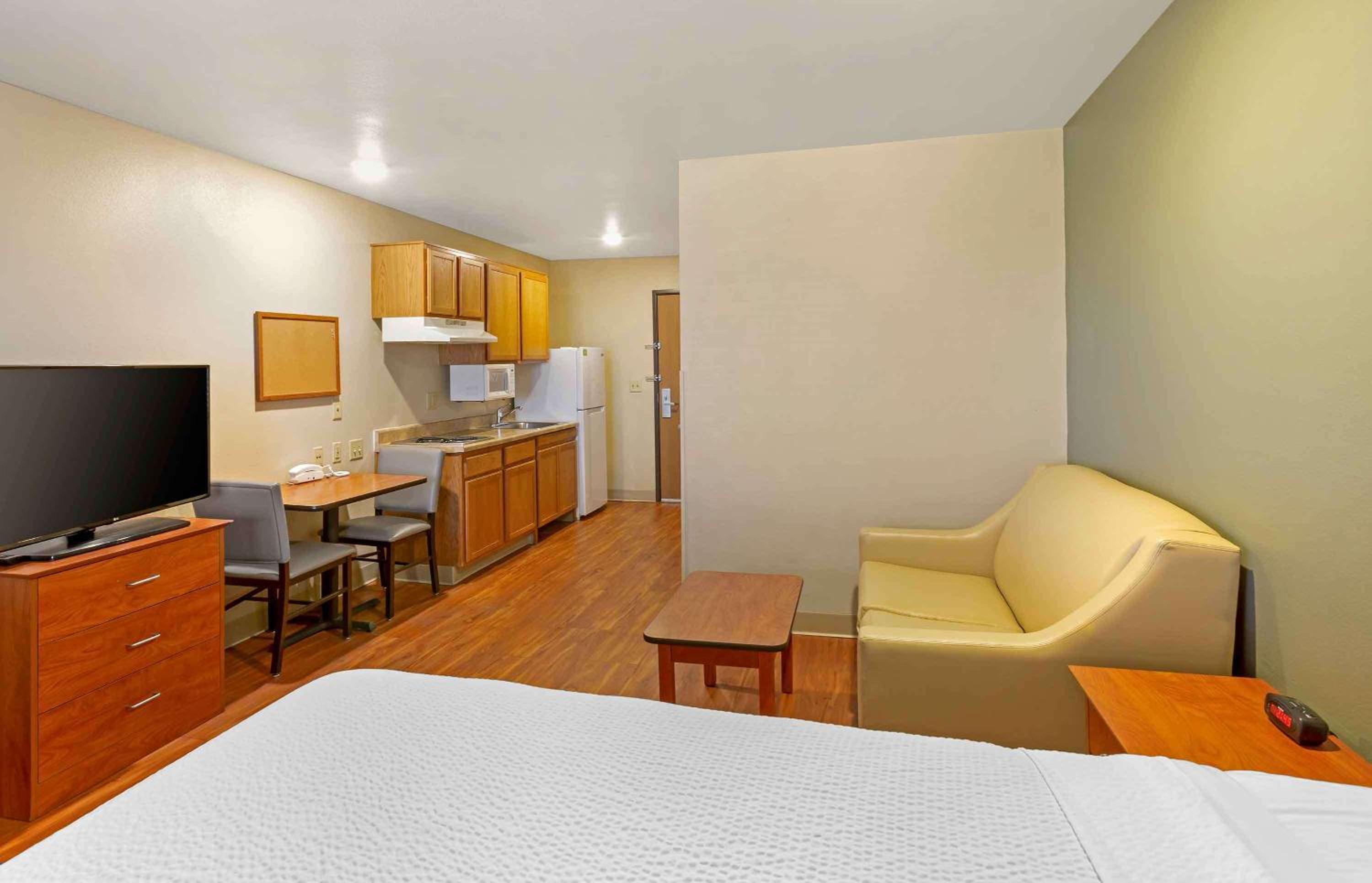 Studio 6 Extended Stay Birmingham Pelham AL