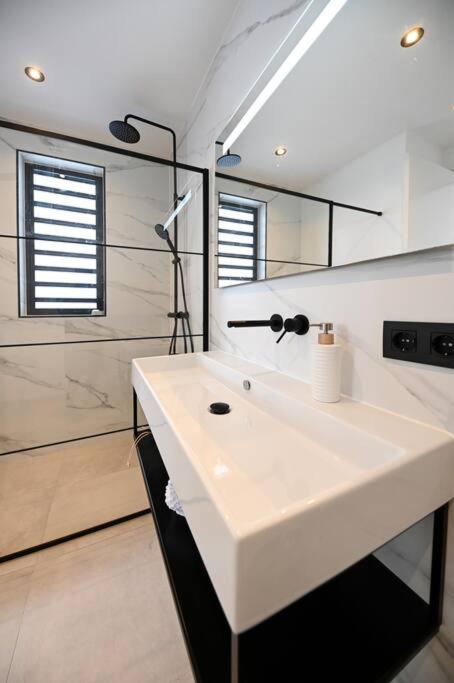 Rejuvenate in Private Condo Minutes from Jan Thiel