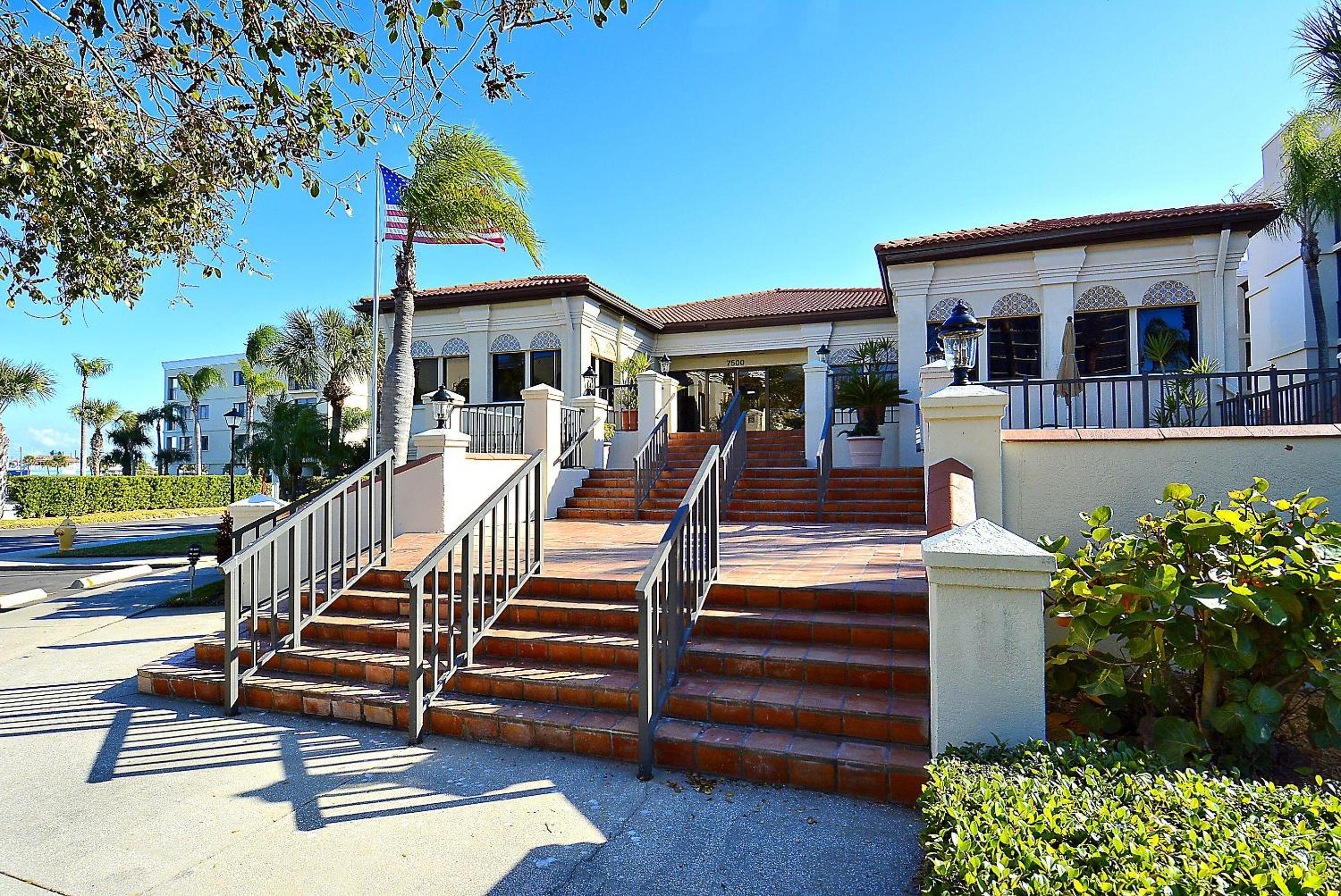 Land's End 3-203 Bay Front - Premier view 5