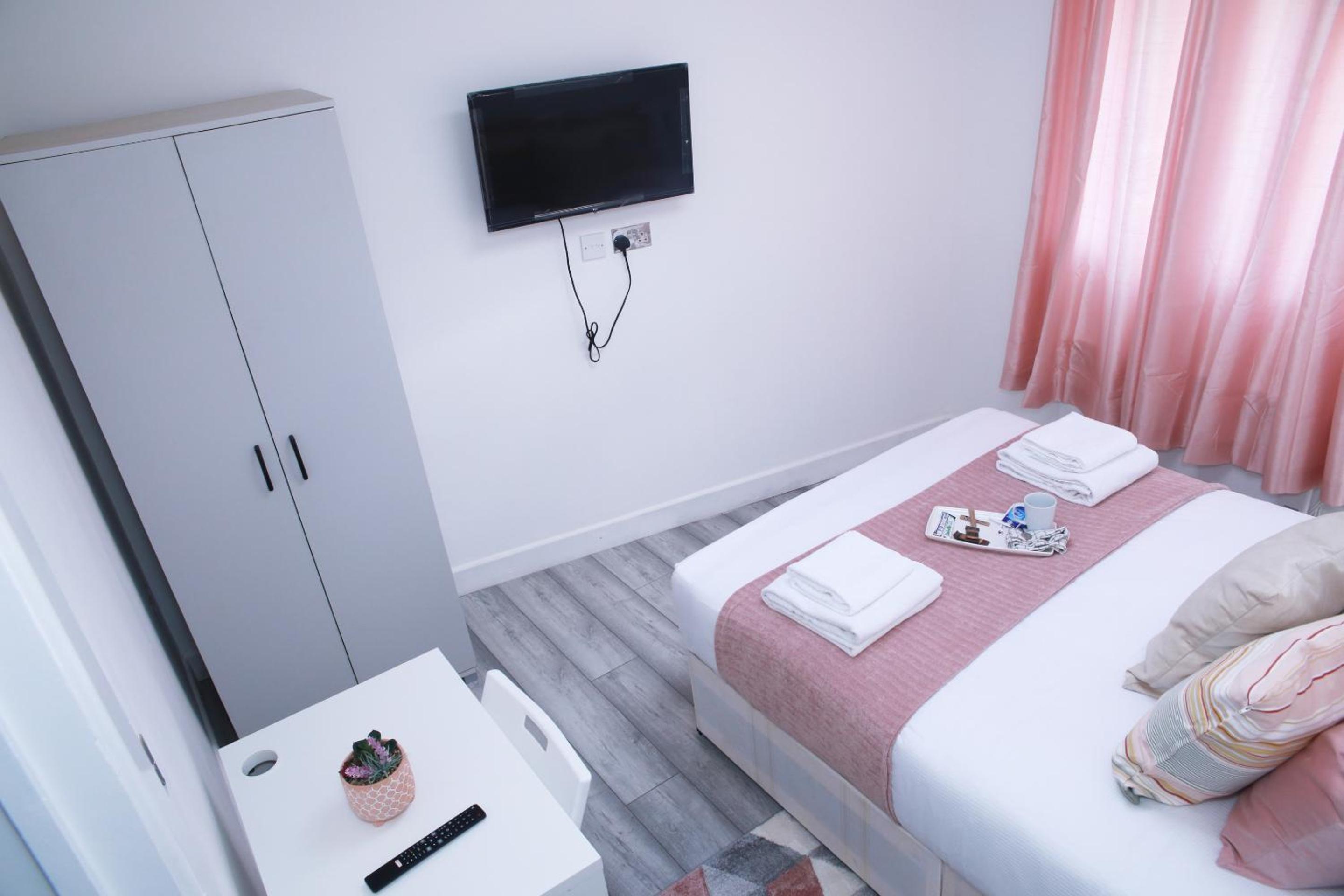 Harrow Luxury flat With free parking.