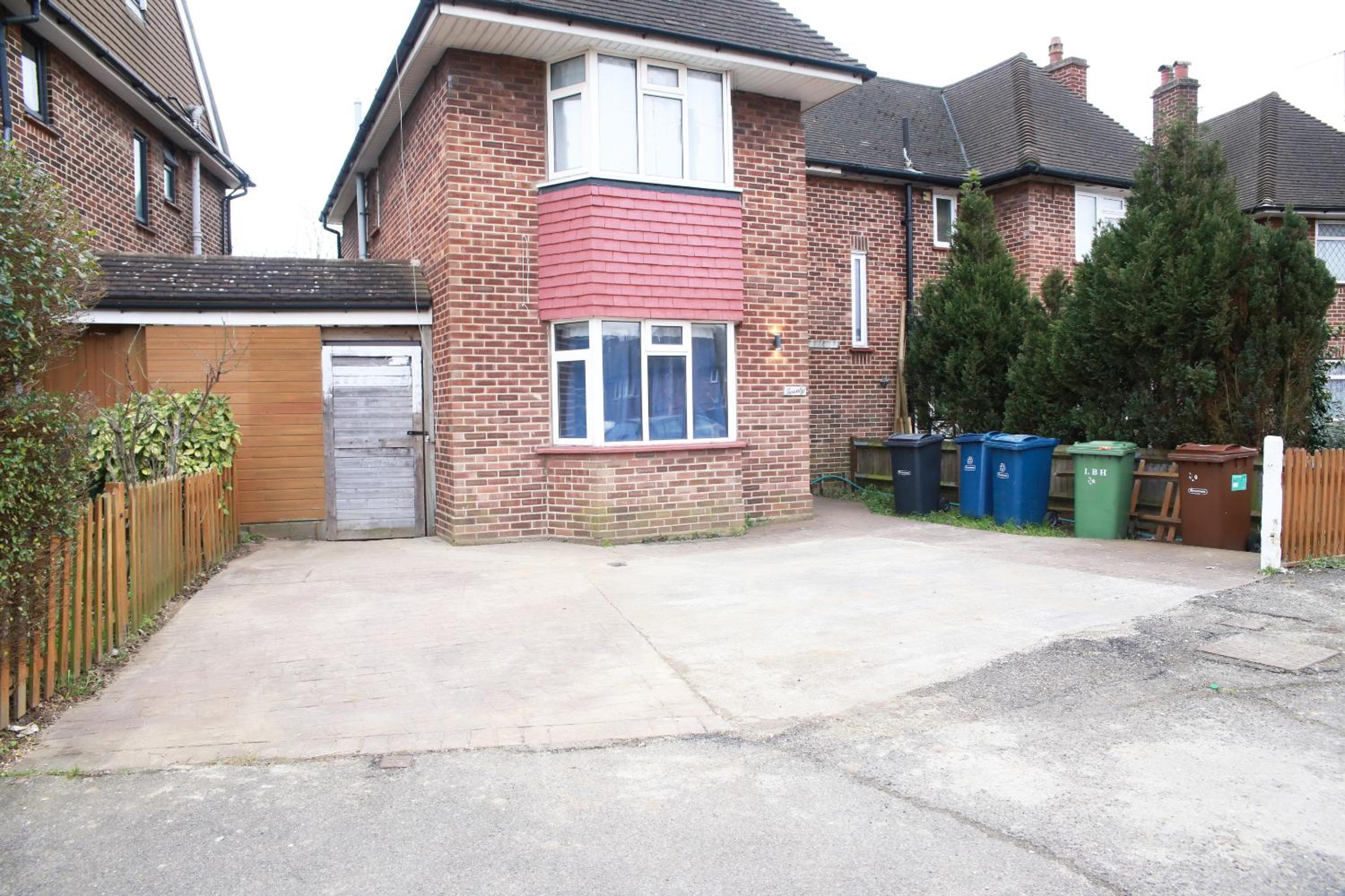 Harrow Luxury flat With free parking.