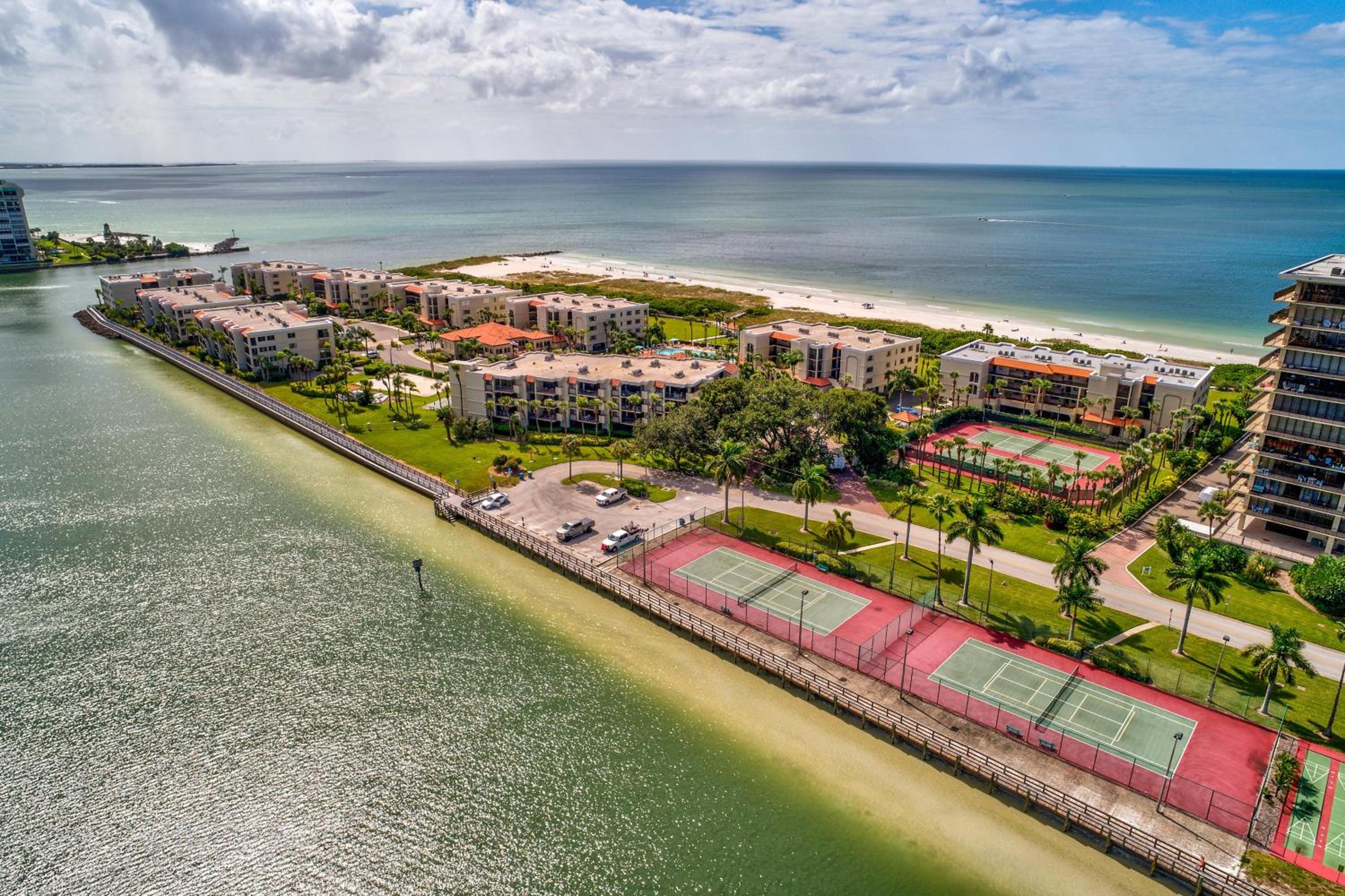Land's End 7-402 Beach Front - Premier view 4