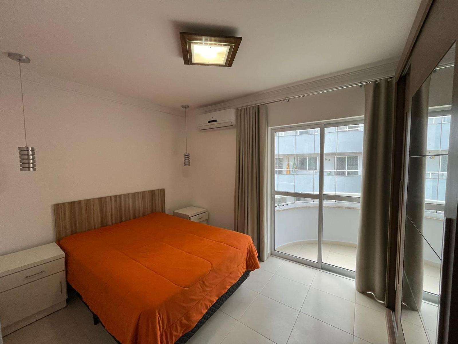 Cód 78 - Belo apartamento à 80m do mar