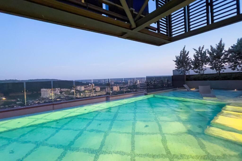 7 Mossaz skypool 5mins to 1U and Ikea atEmpire City photo 5