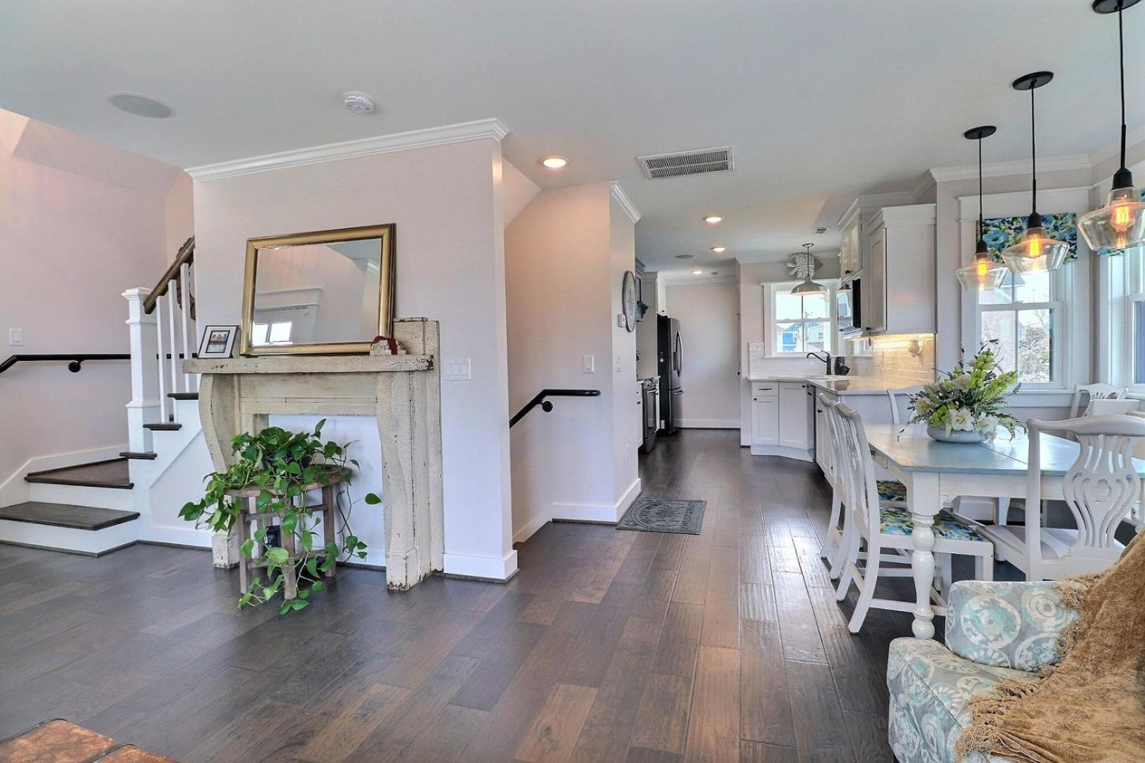 5044 La Casa Blanca 2 Min Drive to Beach view 5