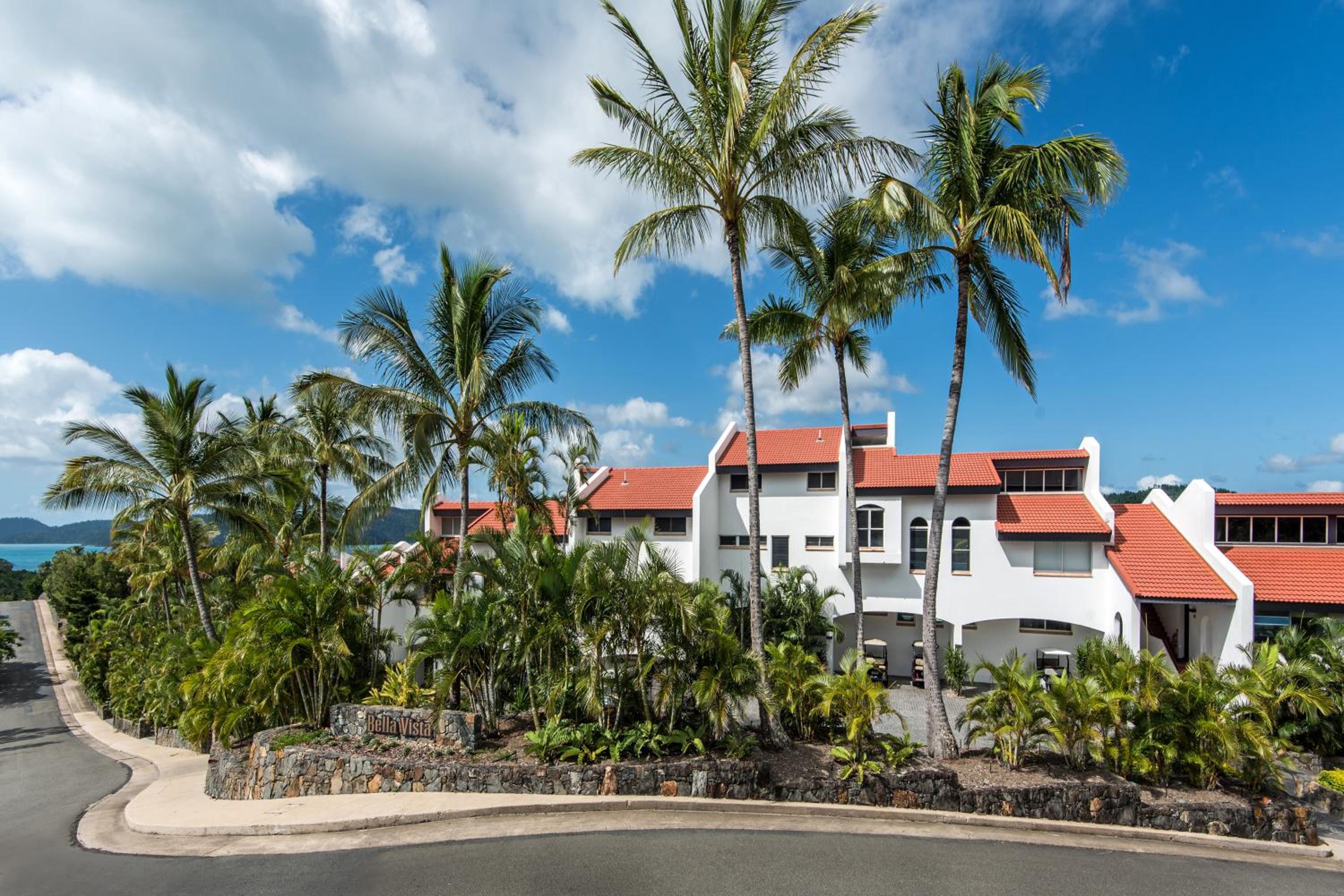 Bella Vista E9 - Ocean View Spacious 2 Bedroom with golf buggy
