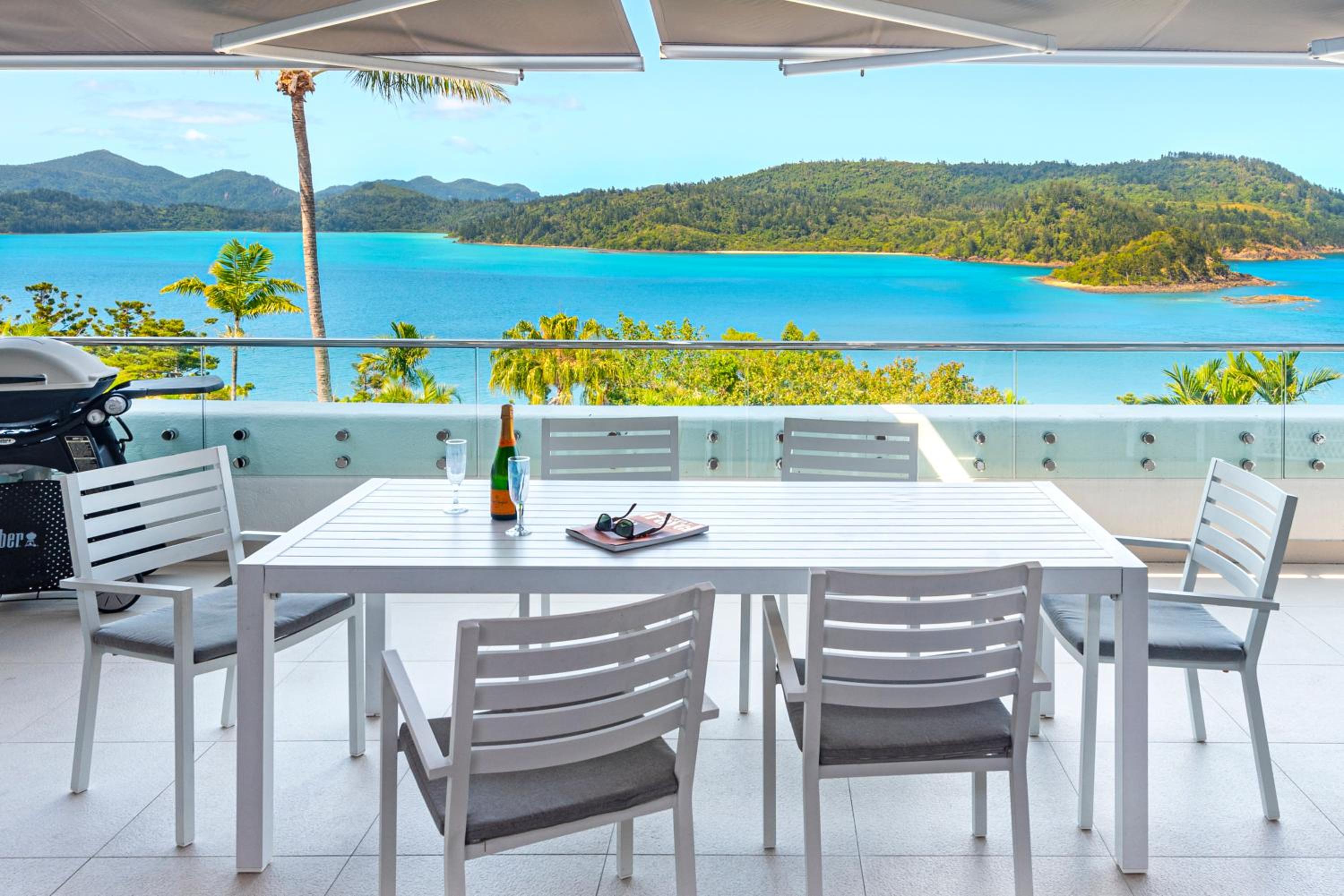 Bella Vista E9 - Ocean View Spacious 2 Bedroom with golf buggy