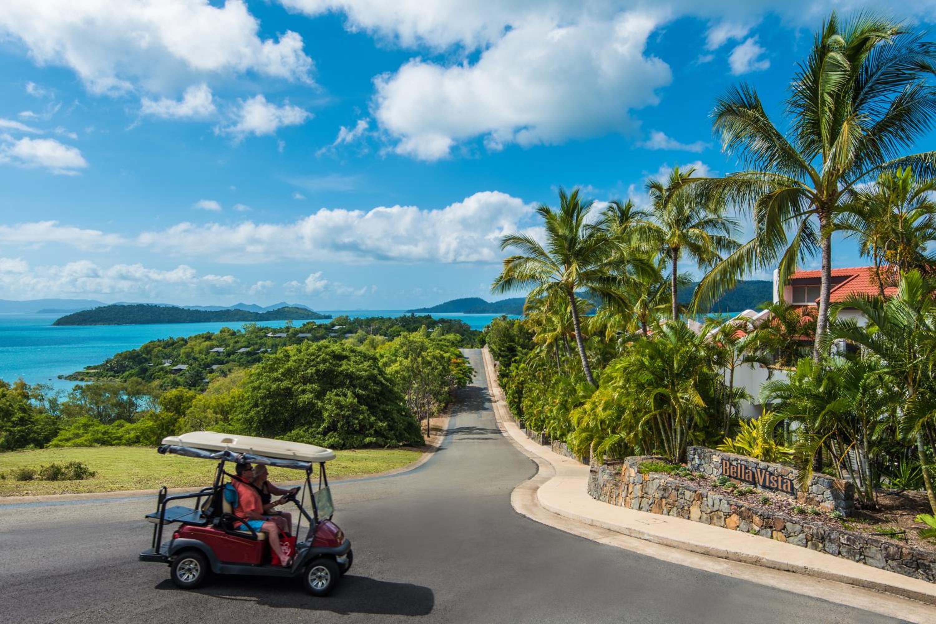 Bella Vista E9 - Ocean View Spacious 2 Bedroom with golf buggy