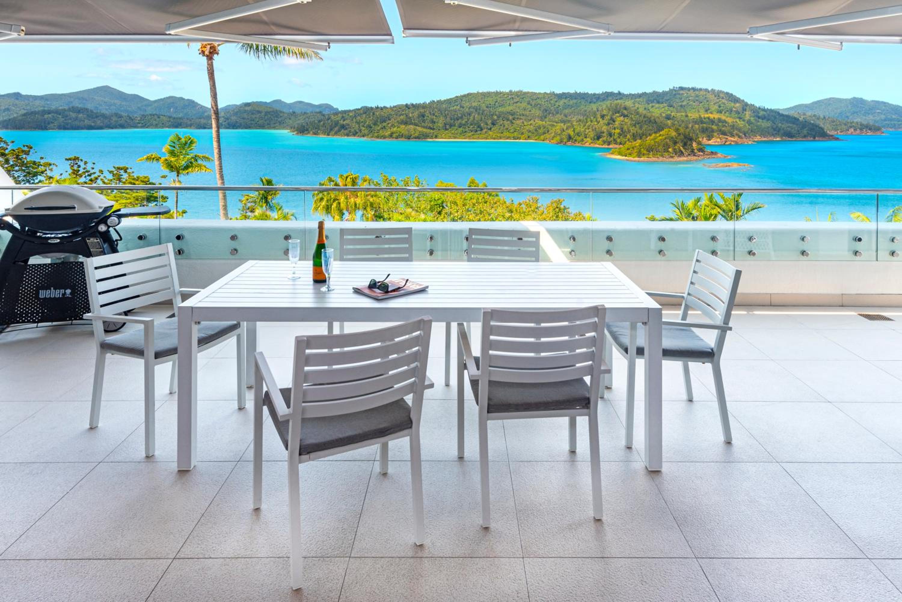 Bella Vista E9 - Ocean View Spacious 2 Bedroom with golf buggy