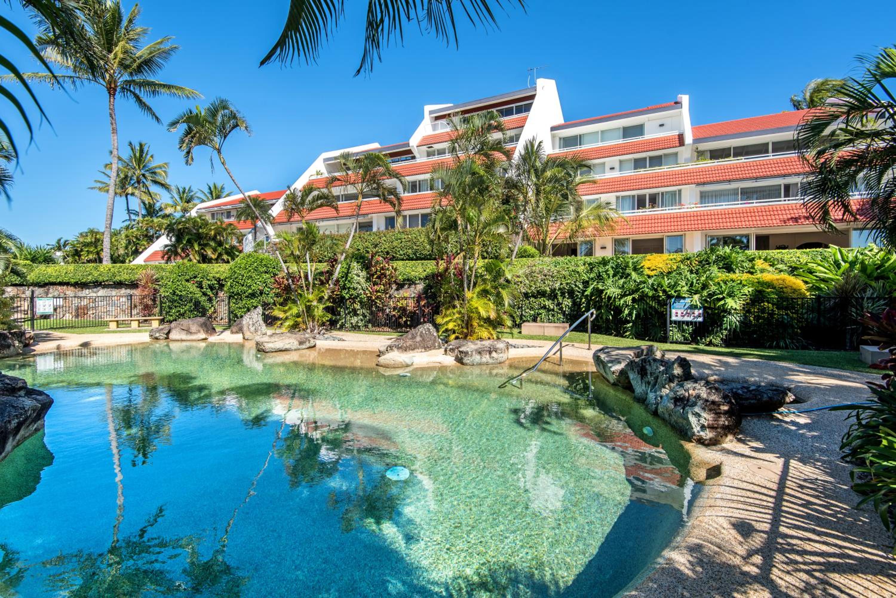 Bella Vista E9 - Ocean View Spacious 2 Bedroom with golf buggy