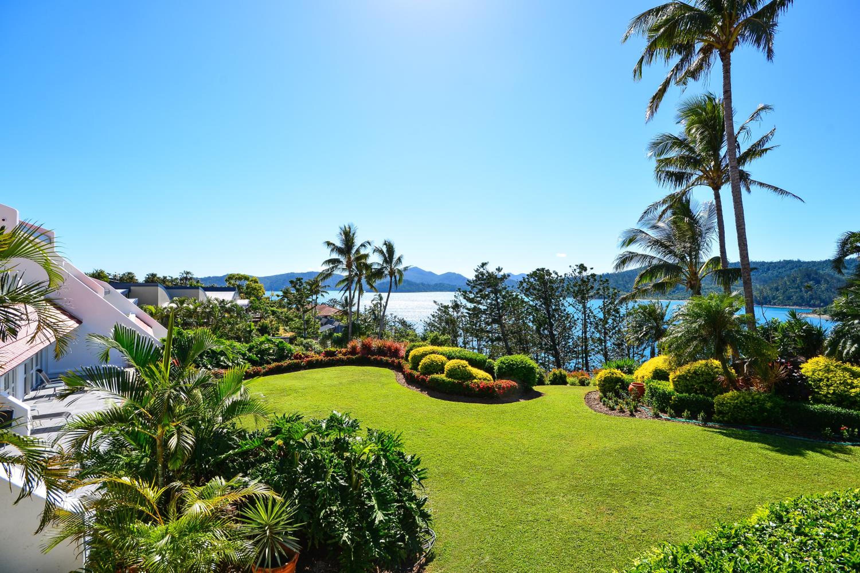 Bella Vista E9 - Ocean View Spacious 2 Bedroom with golf buggy