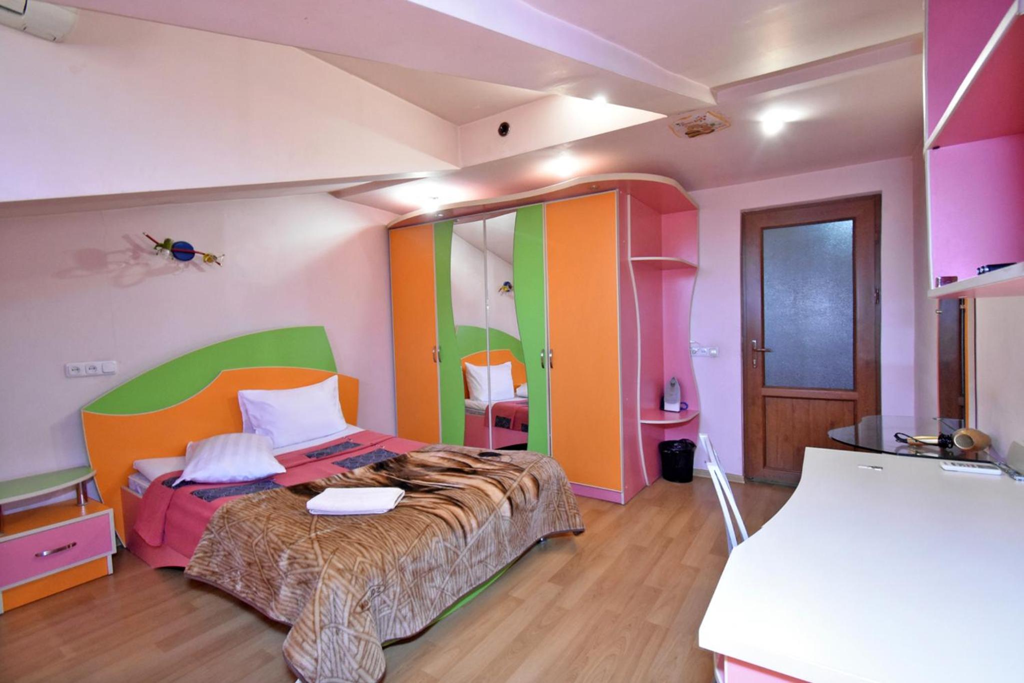 H D Guest House