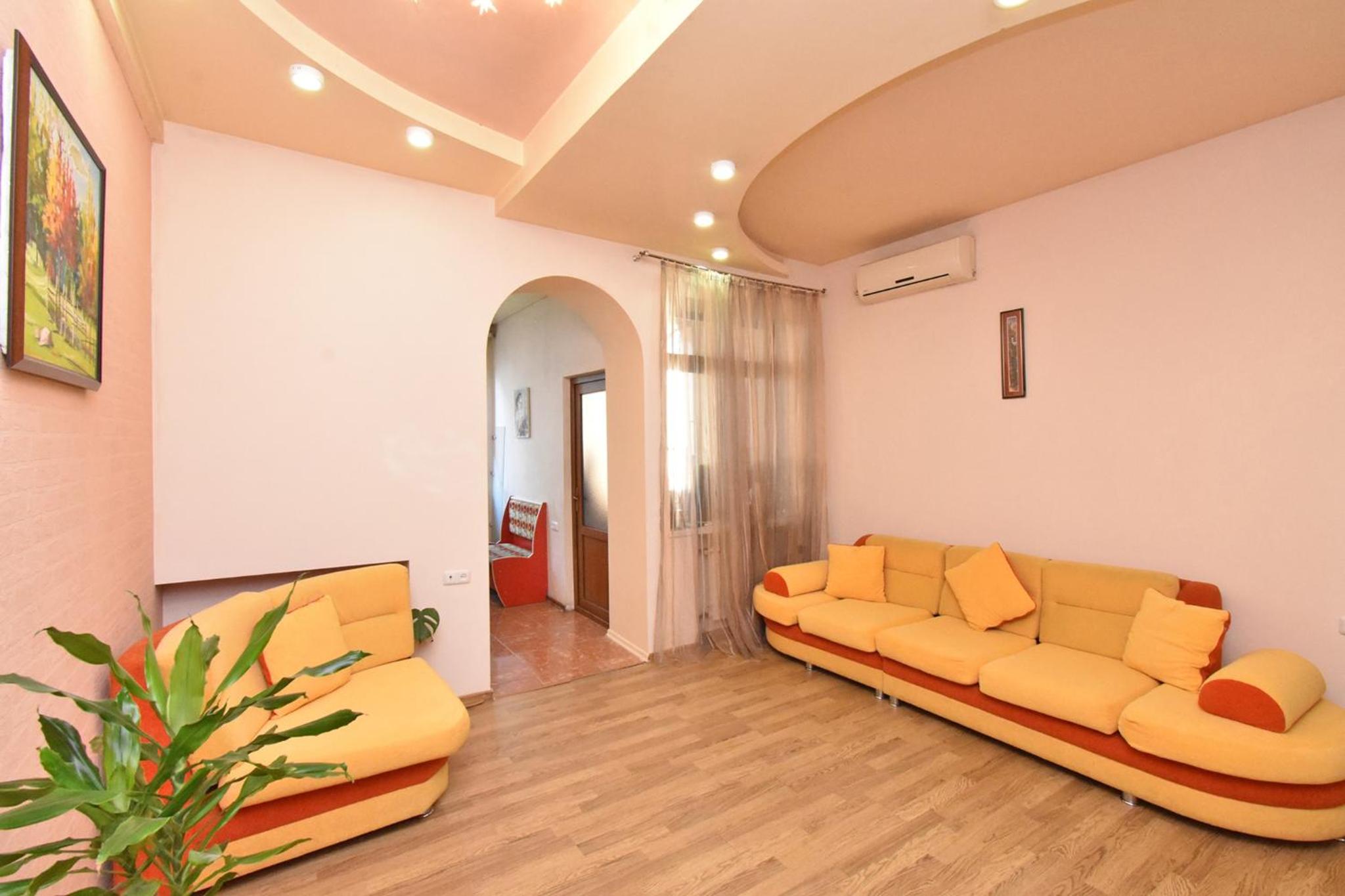 H D Guest House