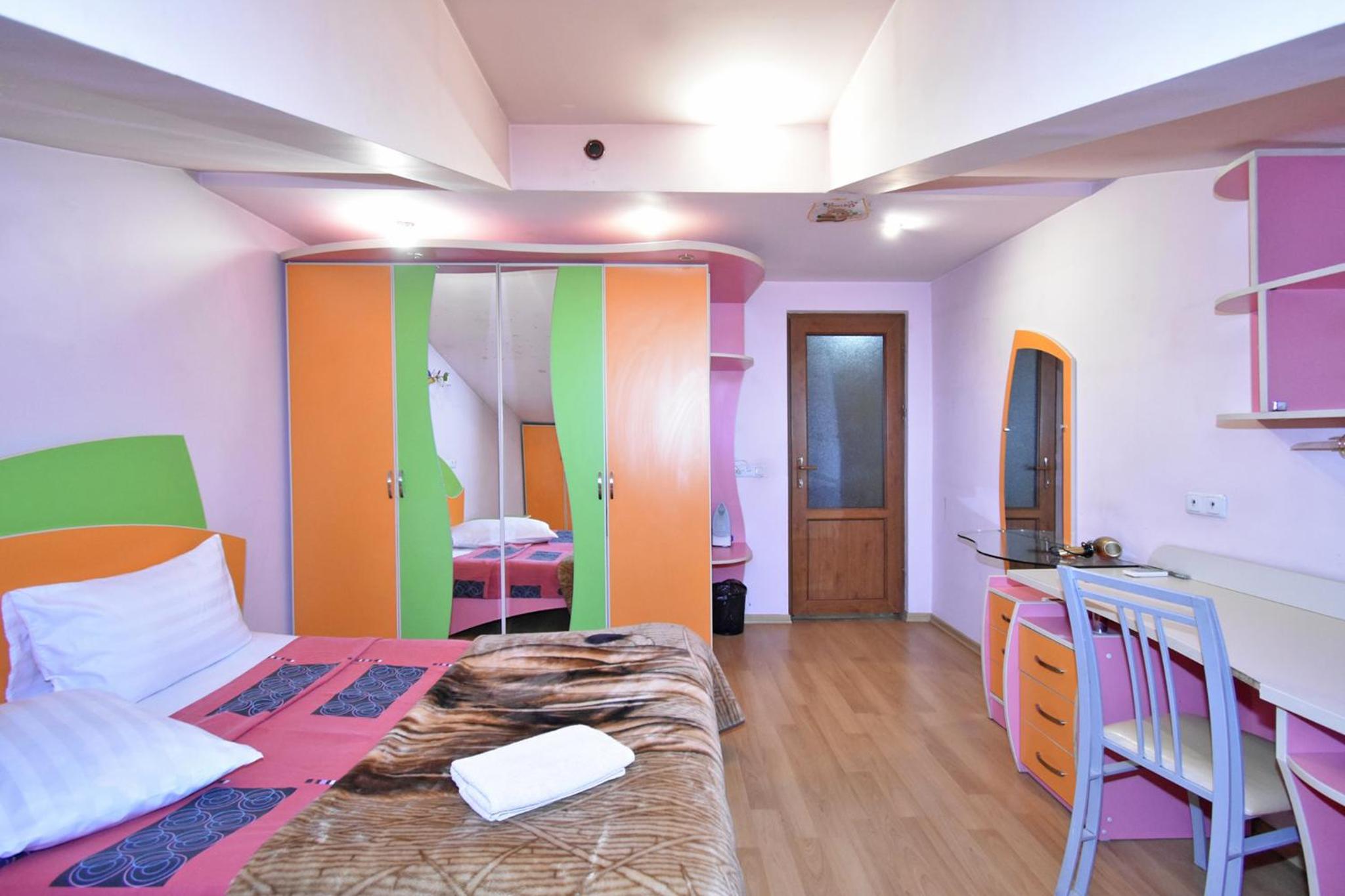H D Guest House