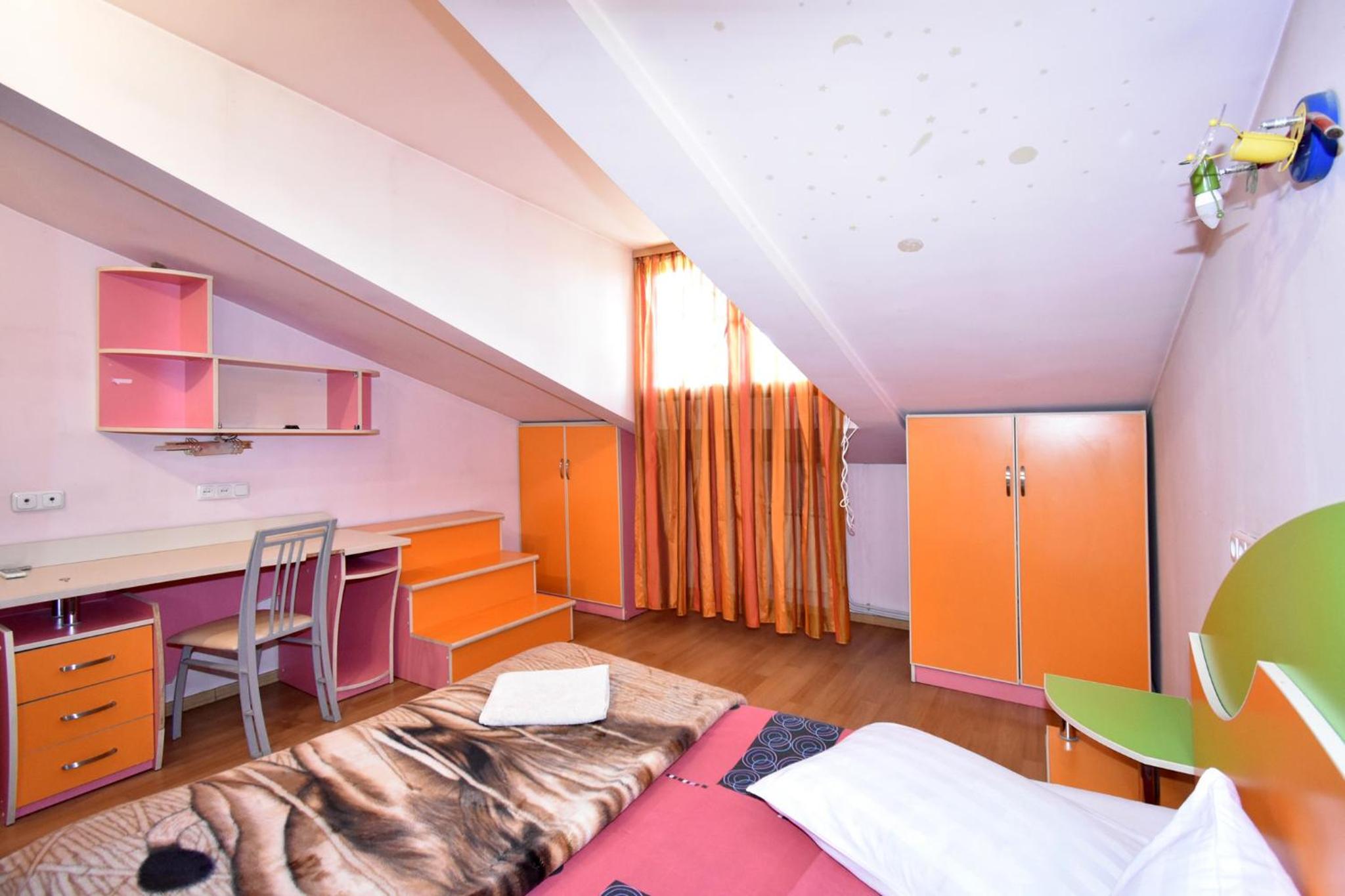H D Guest House