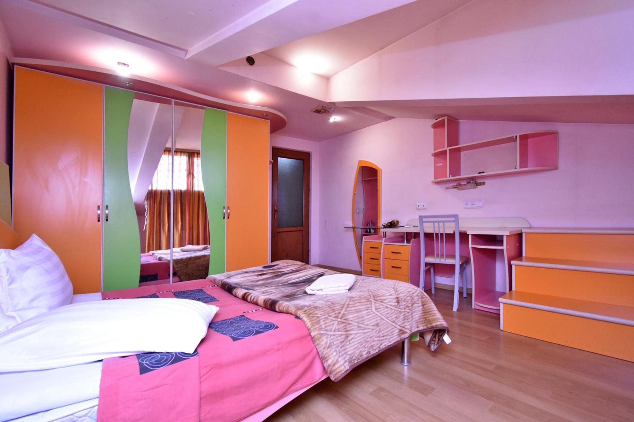 H D Guest House