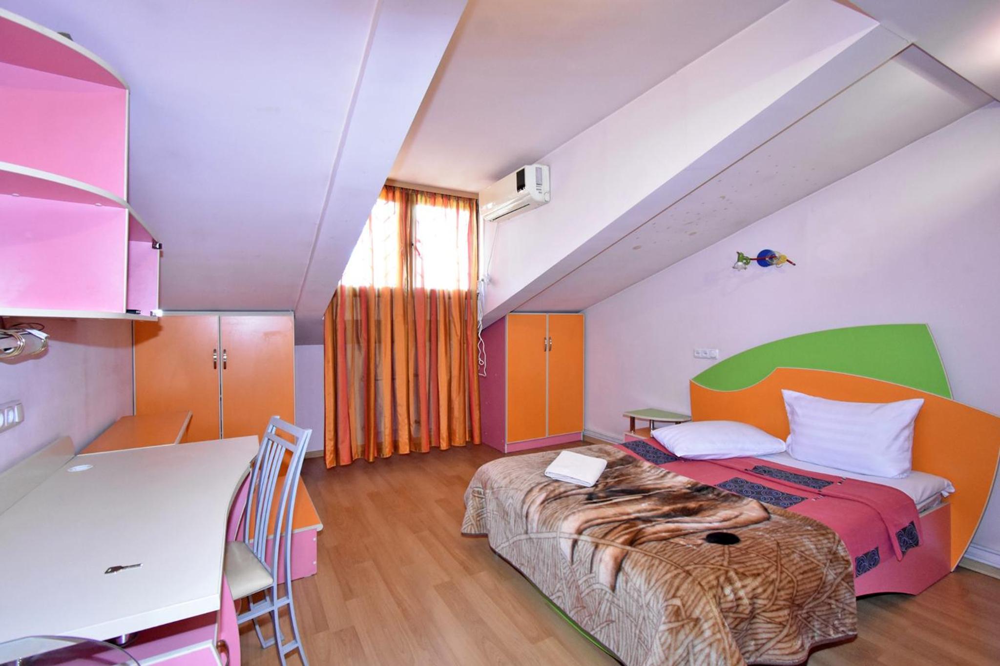H D Guest House