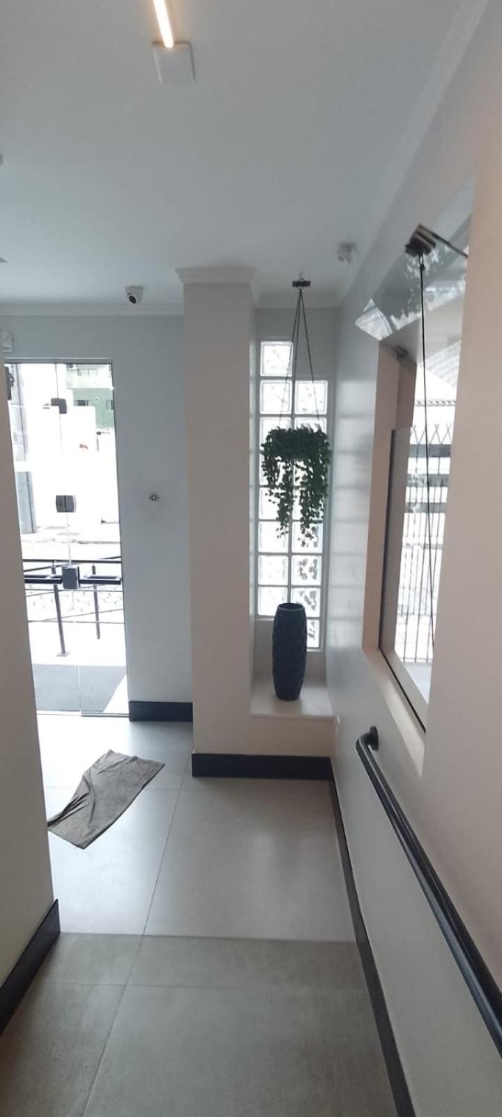 Apto 02 quartos climatizados rua 701 centro Balneário Camboriú SC