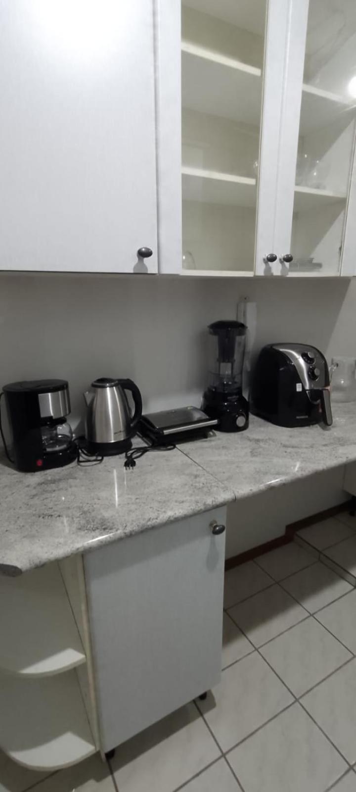 Apto 02 quartos climatizados rua 701 centro Balneário Camboriú SC