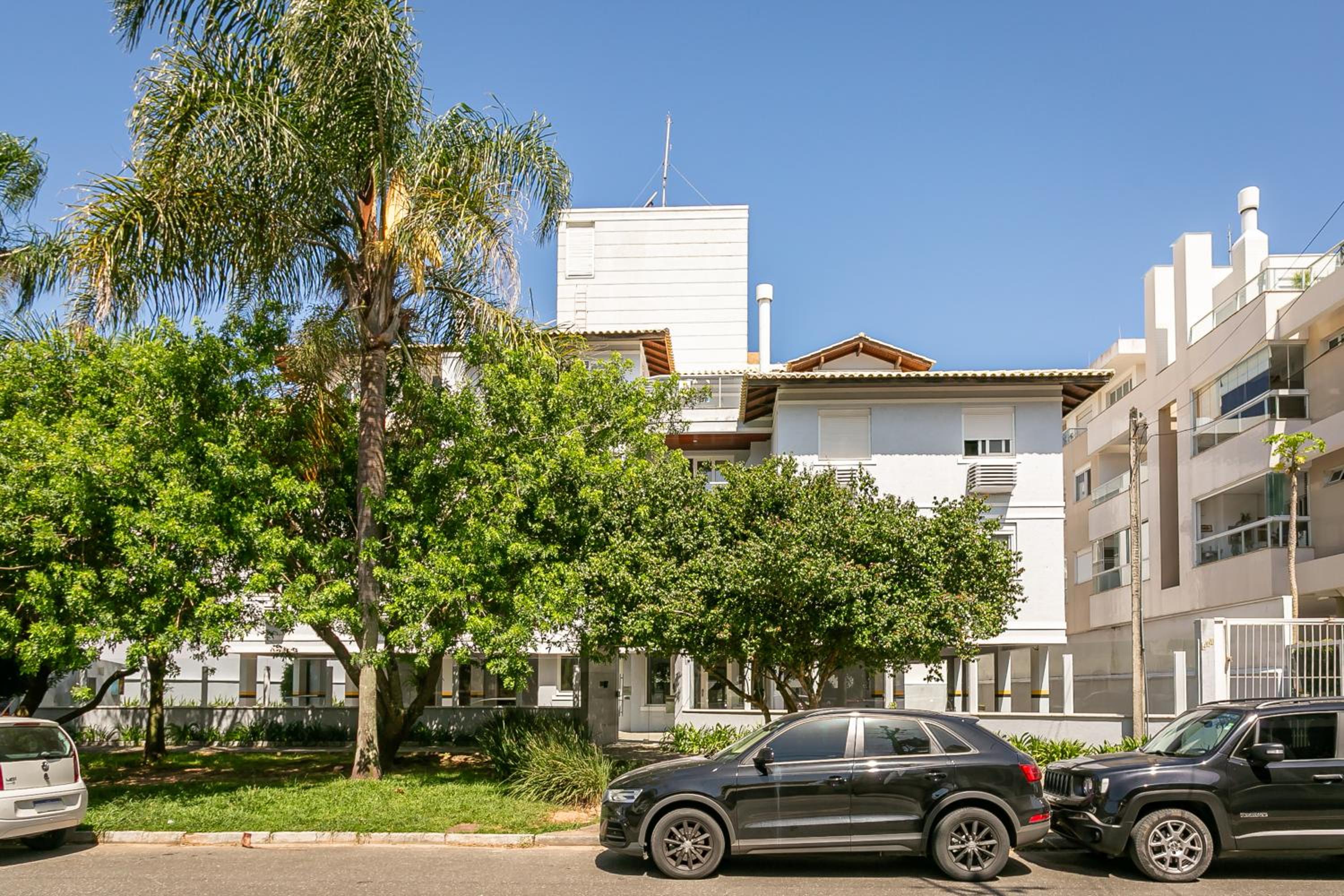 Apartamento TOP no Novo Campeche, completo, luminoso, a 50 m da praia