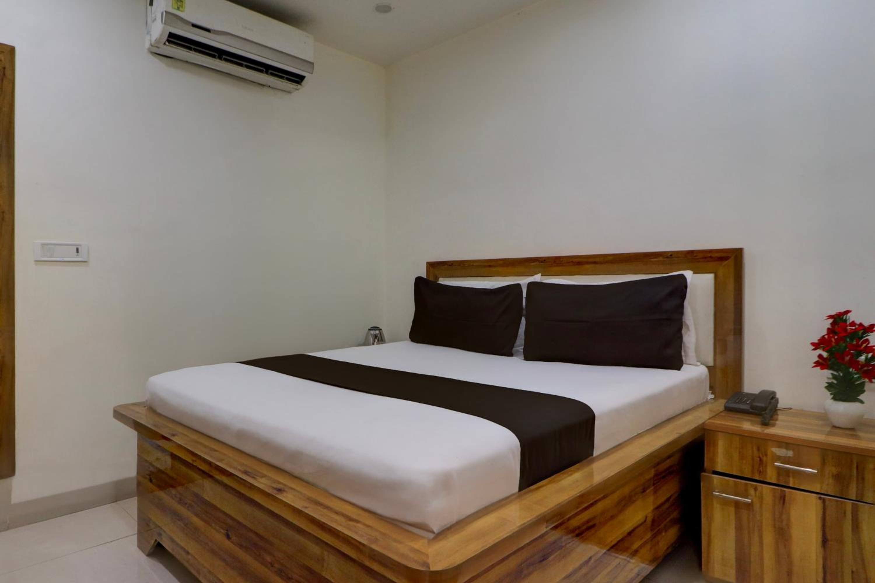 Hotel O Yash Residency view 4