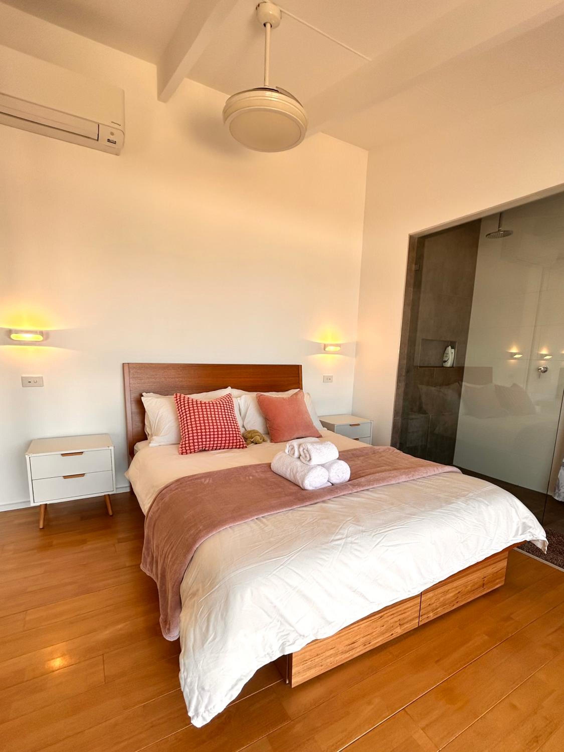 Oceanview Sunset Villa Hallett Cove 3BR 2Bath Large Deck Free Parking