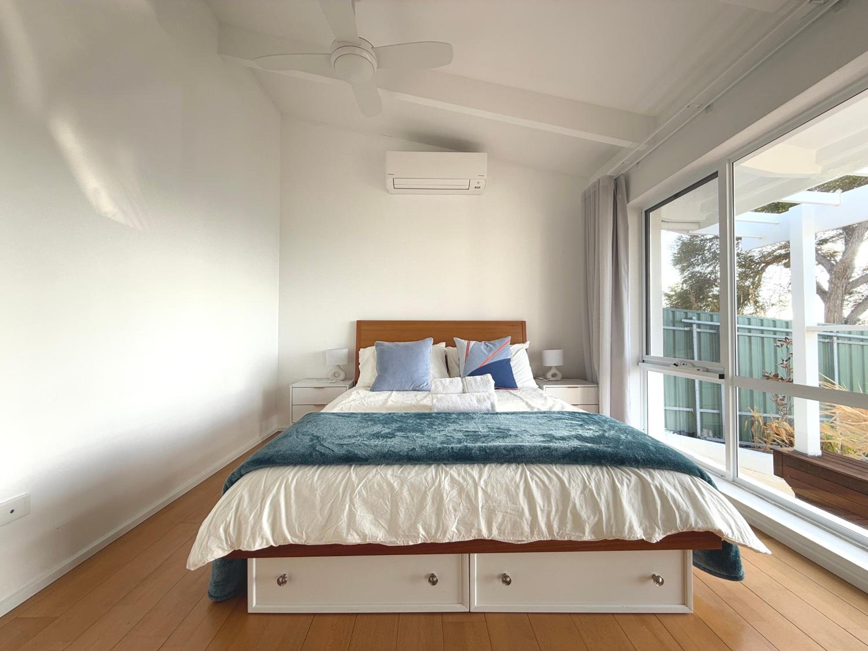 Oceanview Sunset Villa Hallett Cove 3BR 2Bath Large Deck Free Parking