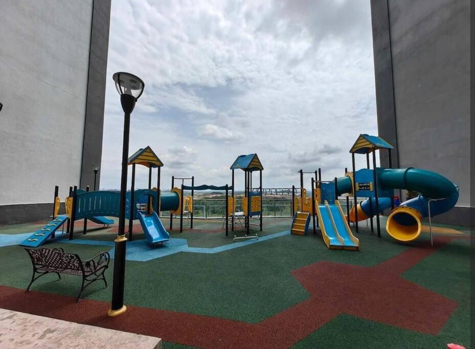 DP Warm Sunshine Family Netflix Legoland By STAY photo 2