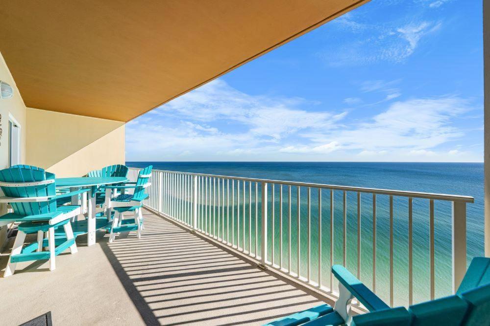 Crystal Shores West 1007