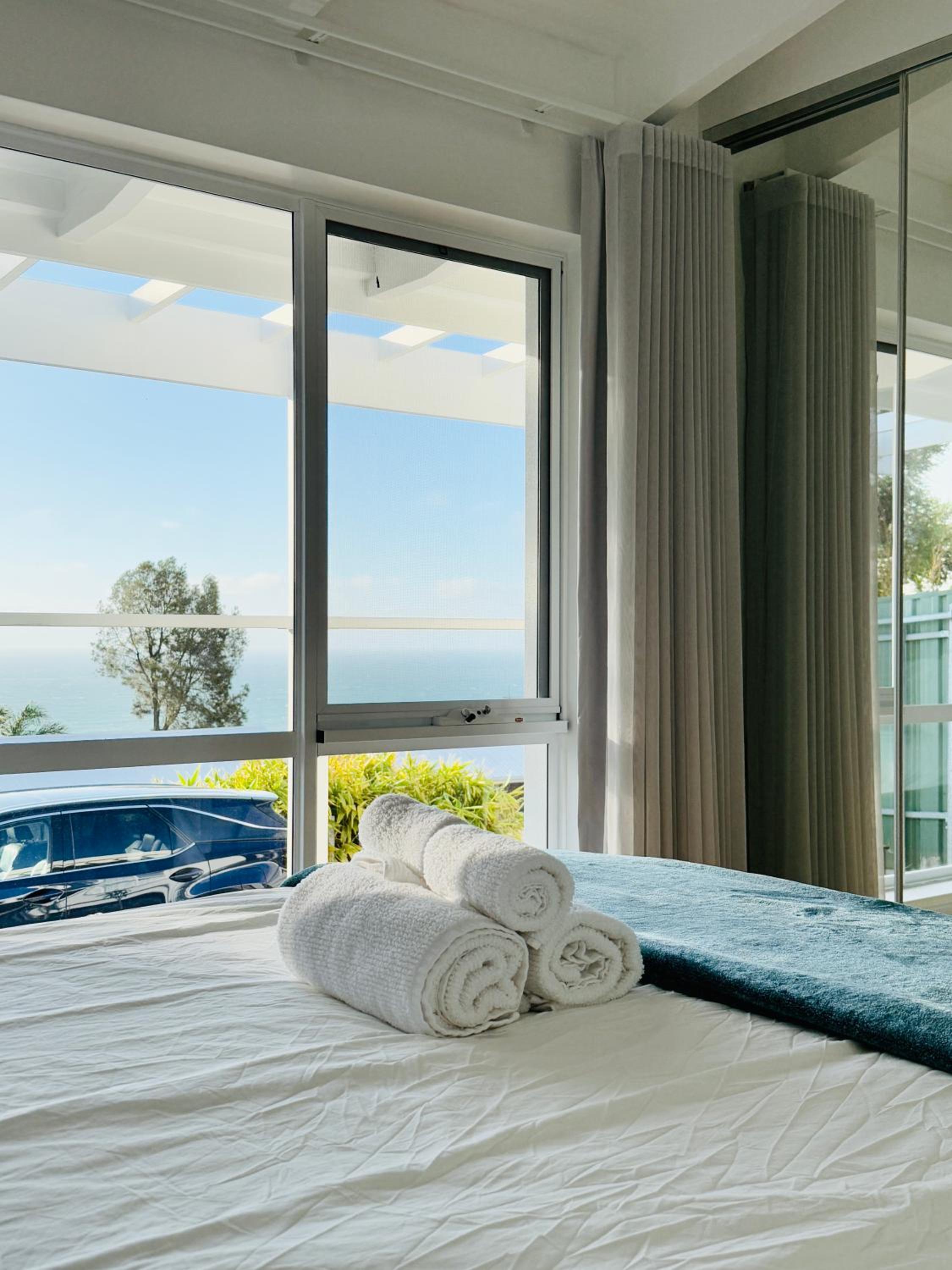 Oceanview Sunset Villa Hallett Cove 3BR 2Bath Large Deck Free Parking
