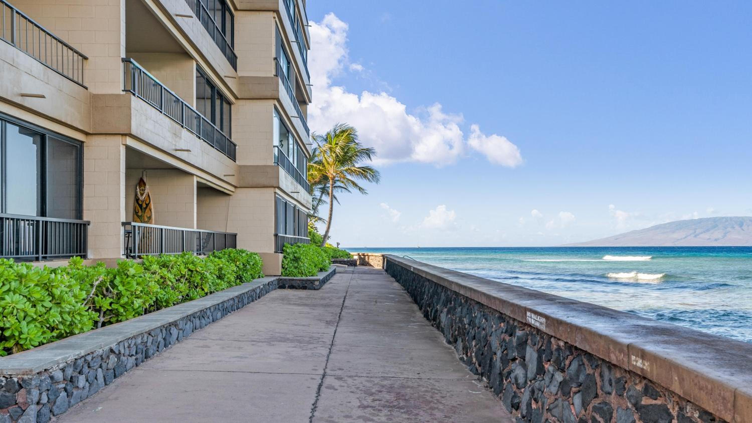 Maui Kai 308 · MK 308 OceanFront Condo w AC Pool
