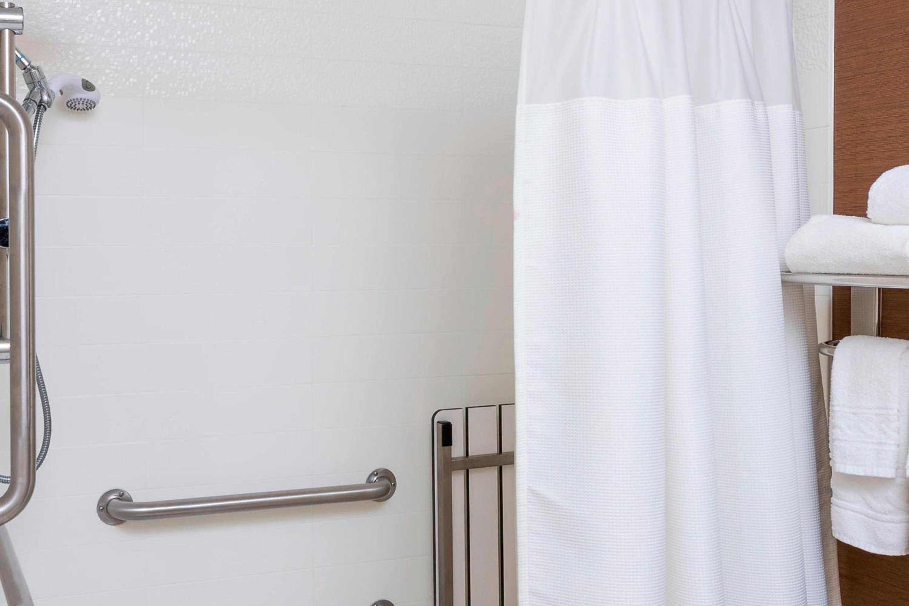 Galesburg Vacations - Fairfield Inn Suites by Marriott Galesburg - Property Image 15