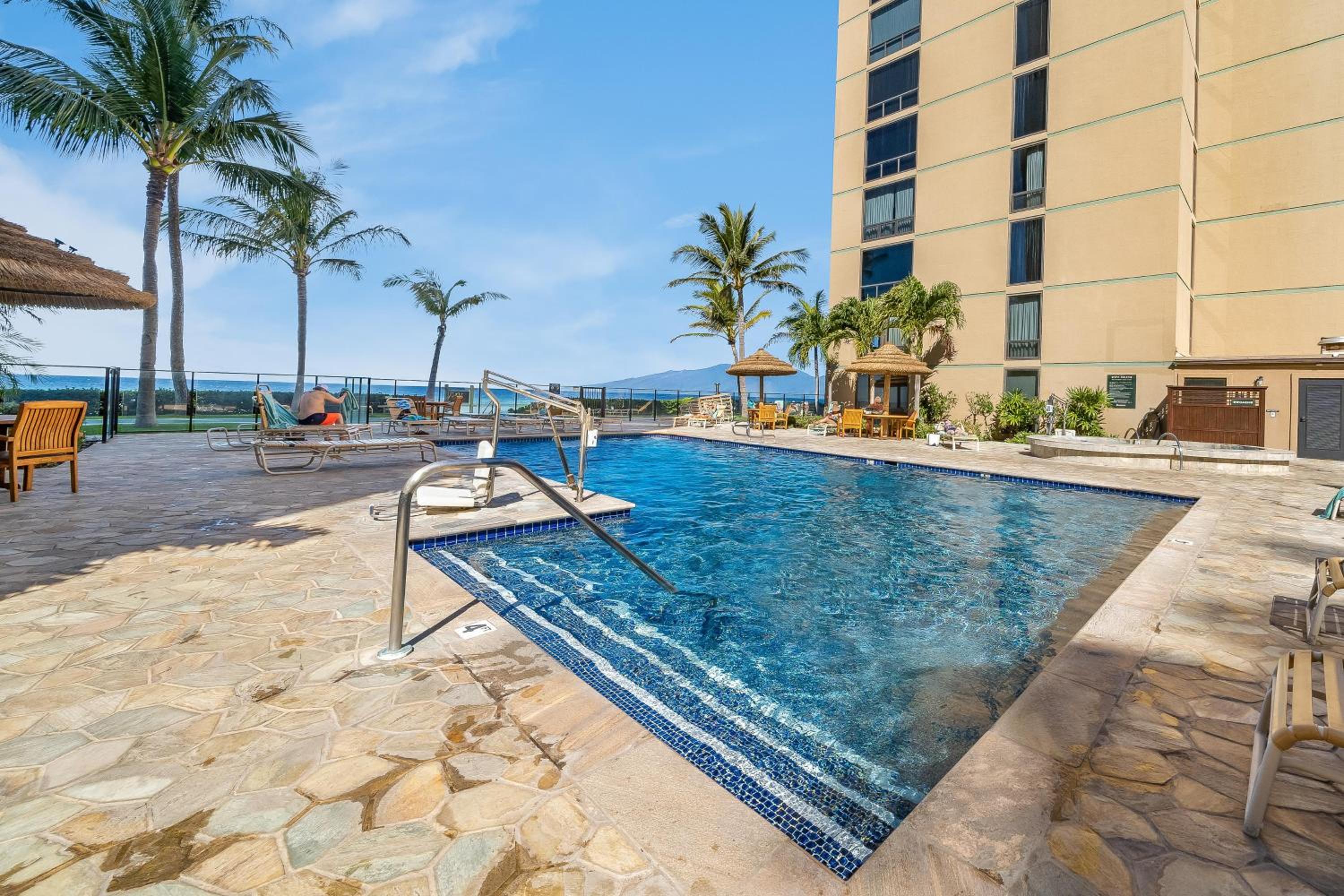Mahana 602 · MA 602 Kaanapali OceanFront Studio Ocean View Pool