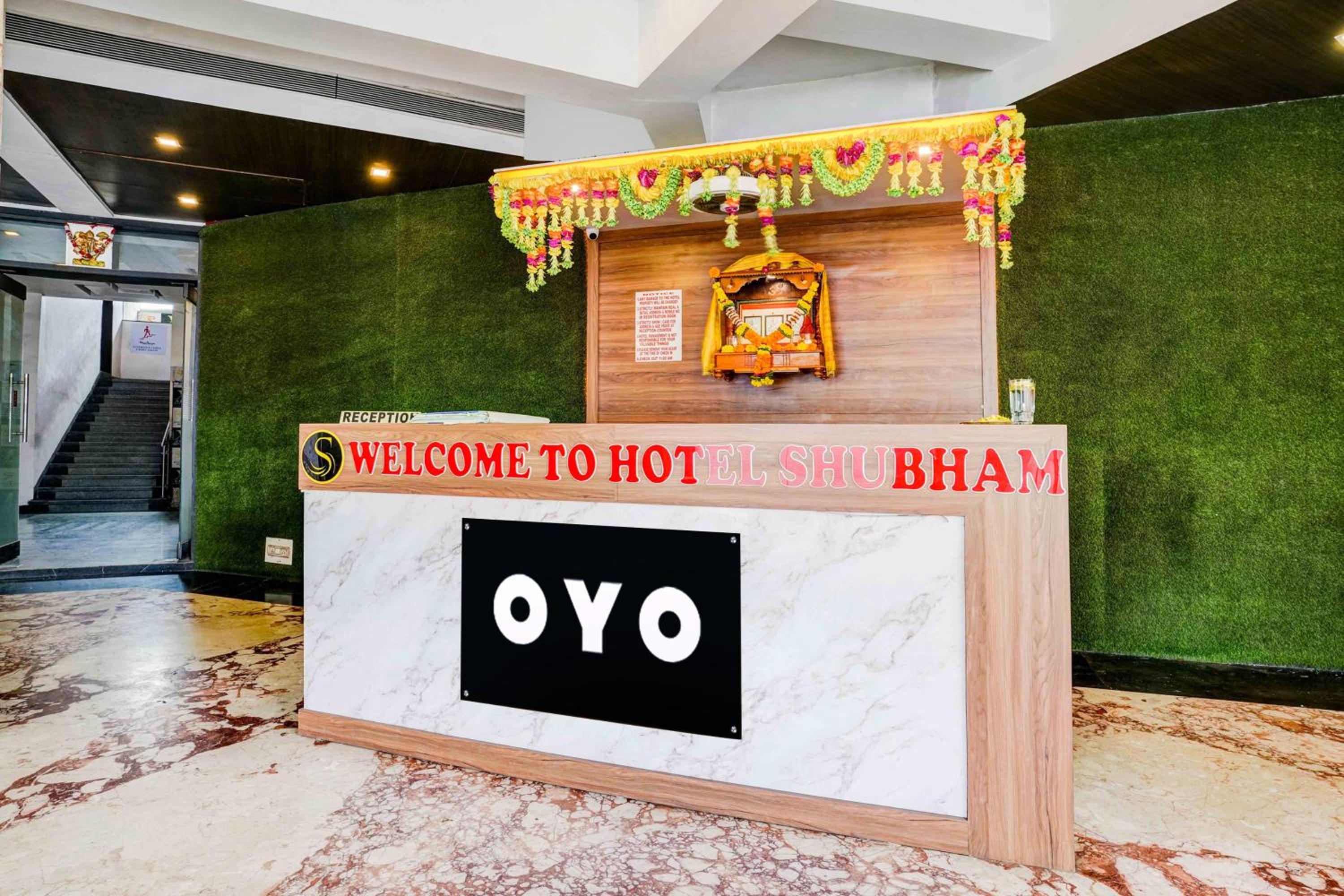 Lobby & Reception
