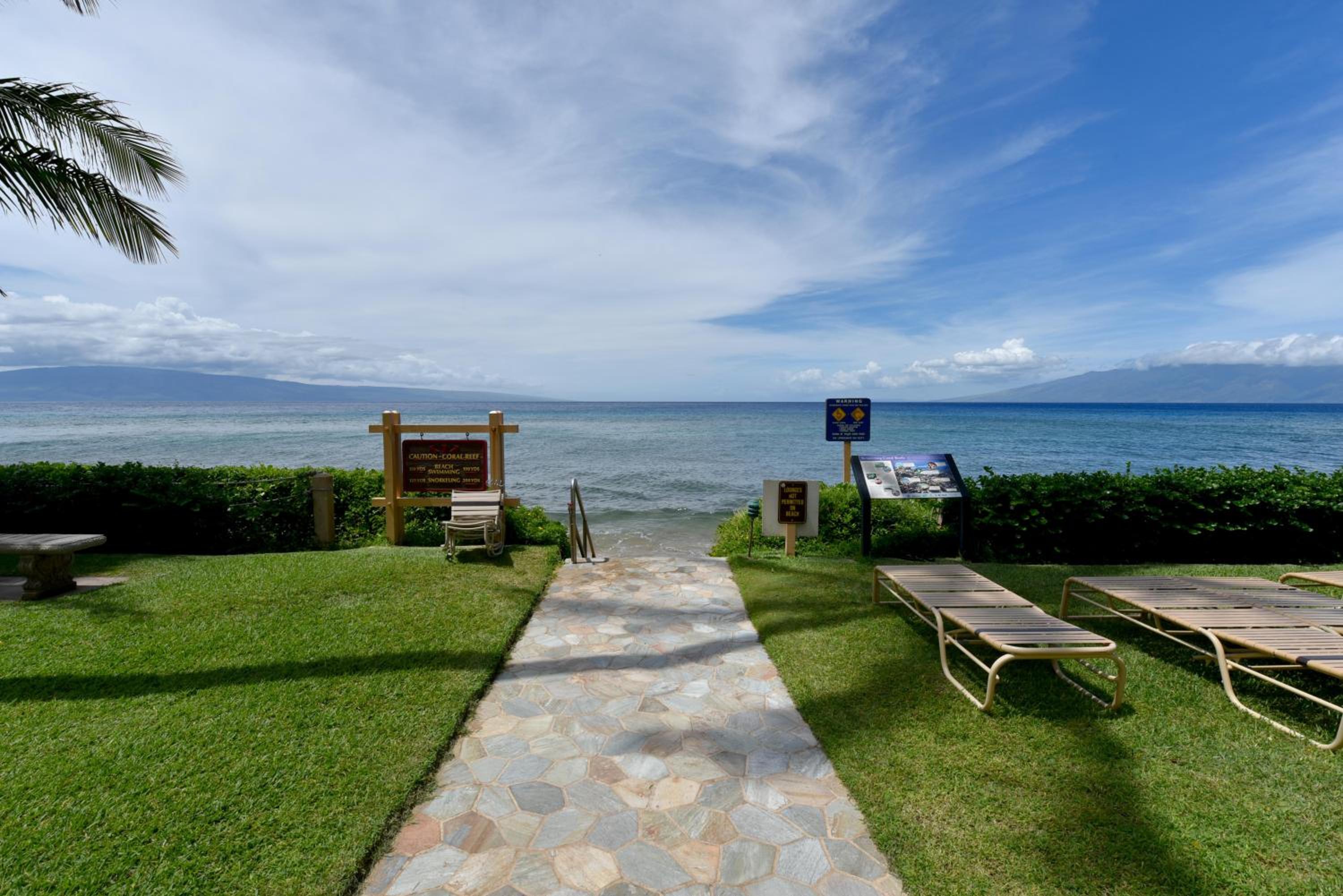 Mahana 302 · MA302 Spectacular BeachFront Studio w Pool AC