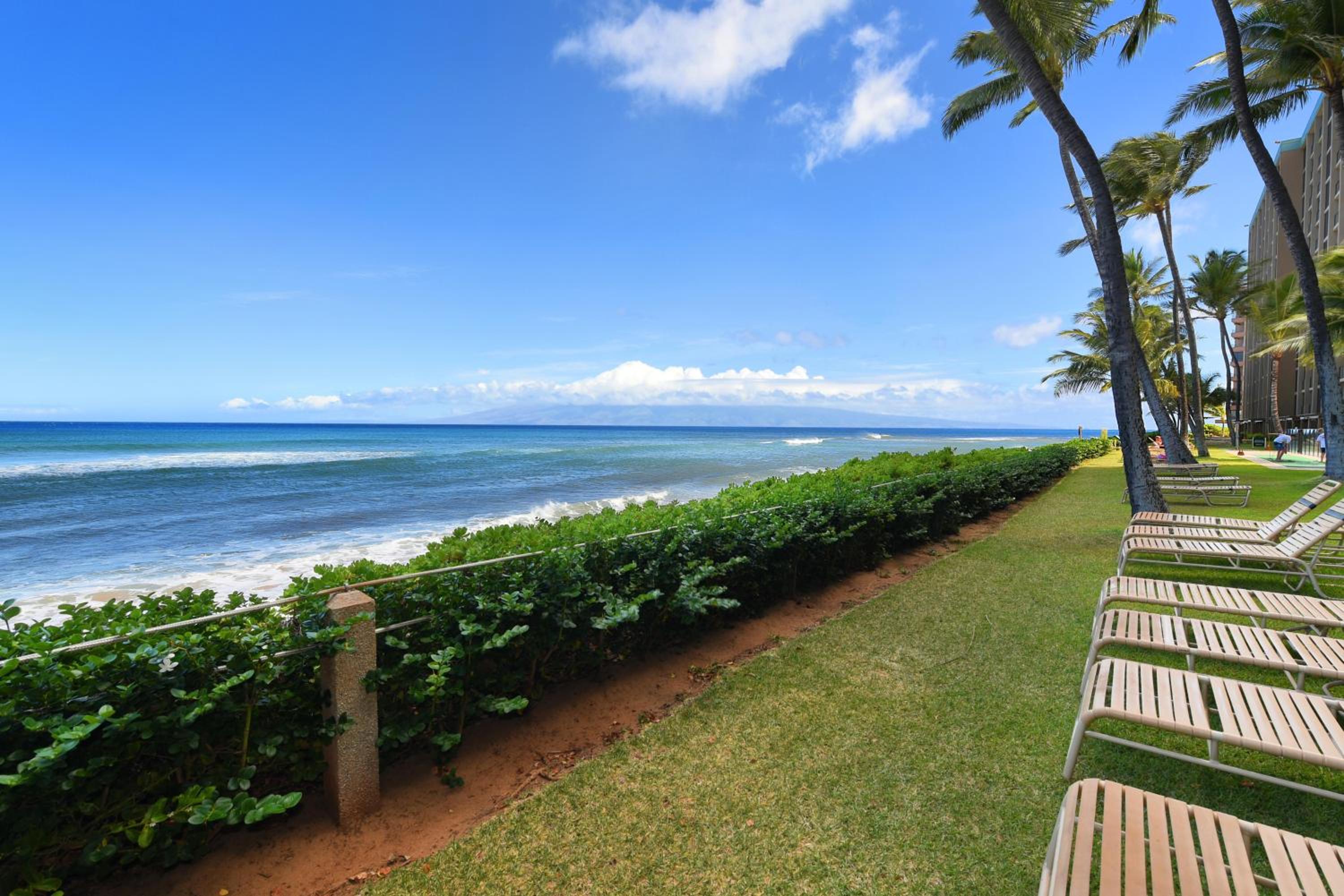 Mahana 307 · MA 307 OceanFront Condo w Pool AC