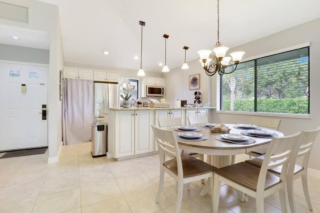 Private Cottage in West Palm Beach Florida - Property Image 3