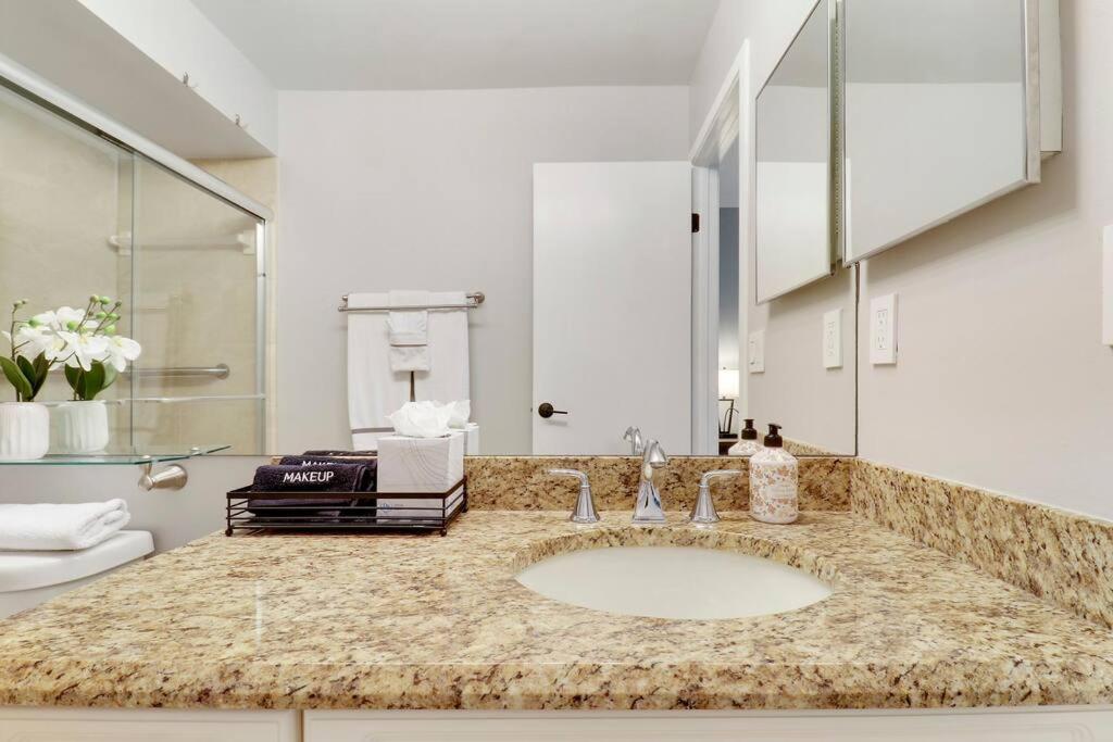 Private Cottage in West Palm Beach Florida - Property Image 6