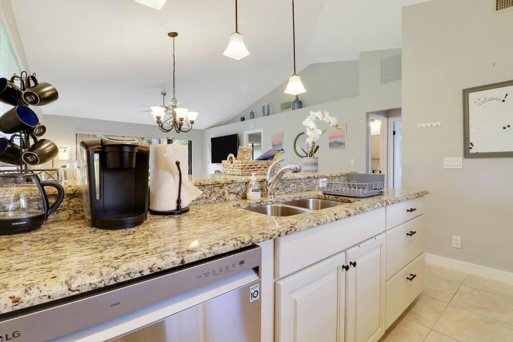 Private Cottage in West Palm Beach Florida - Property Image 9