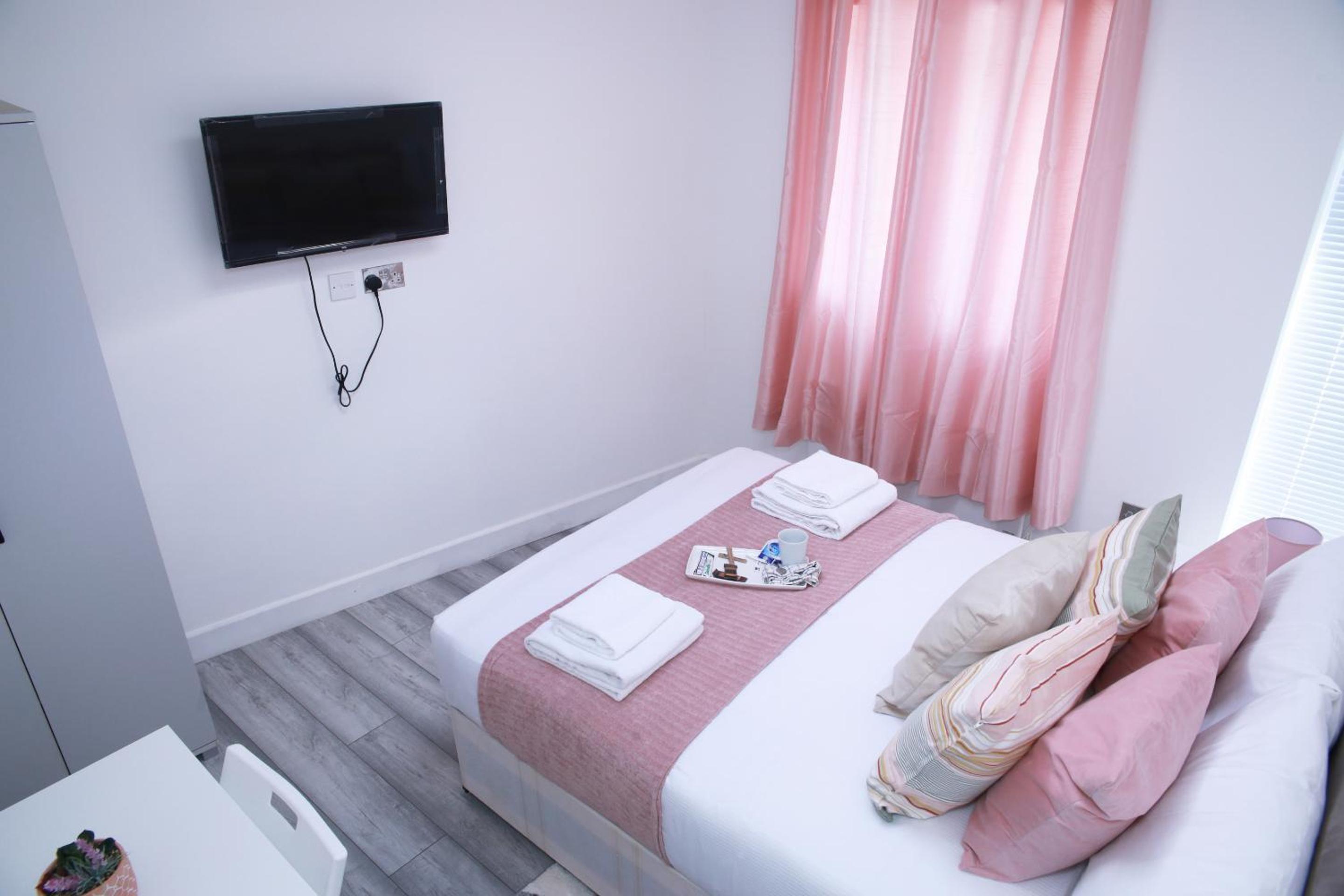 Harrow Luxury flat With free parking.