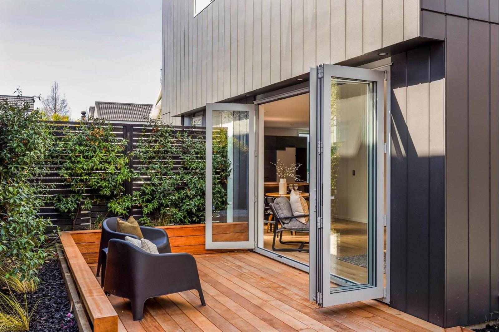 Luxury Three Bedroom Townhouse Downtown