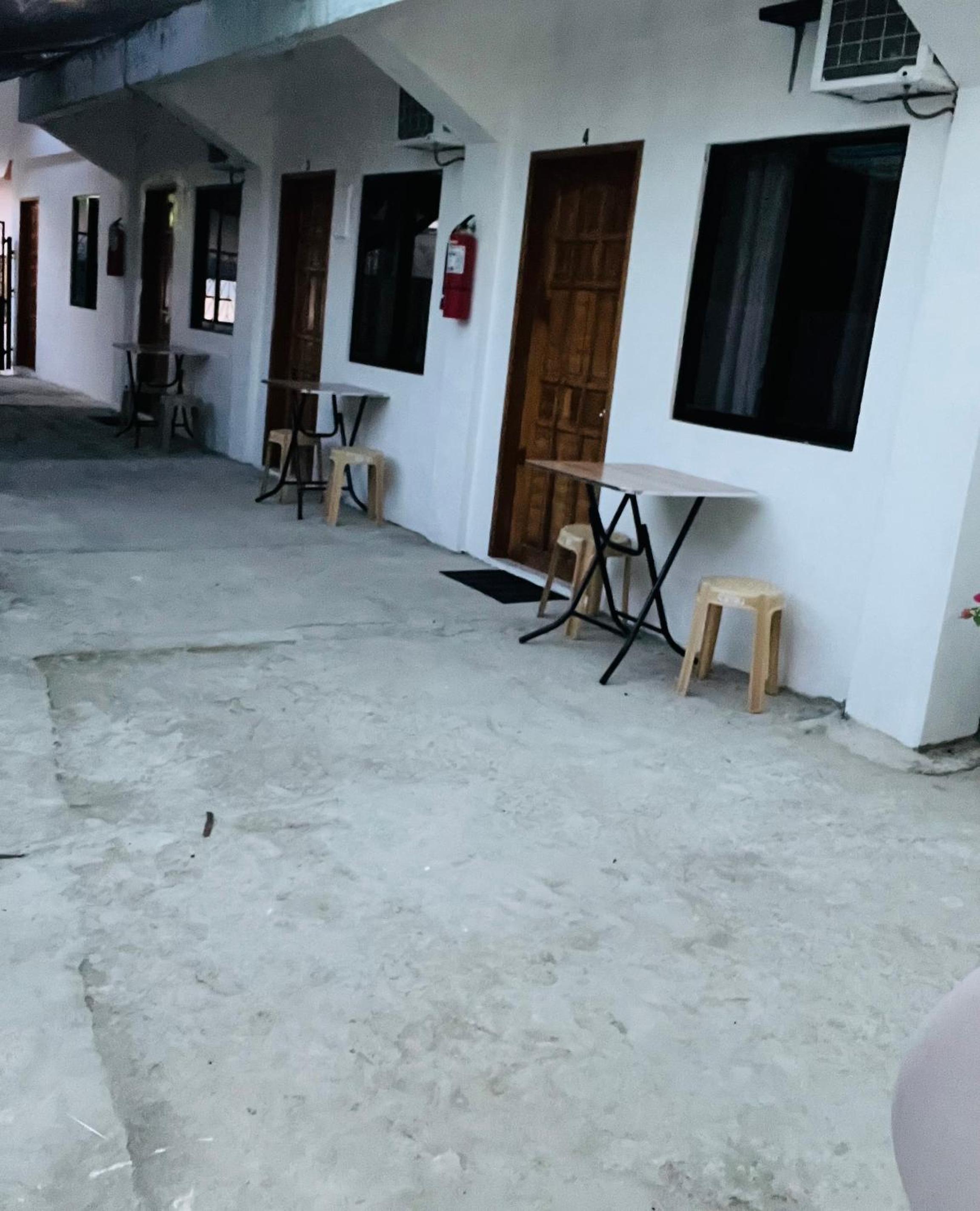 GJES HOSTEL and GUESTHOUSE