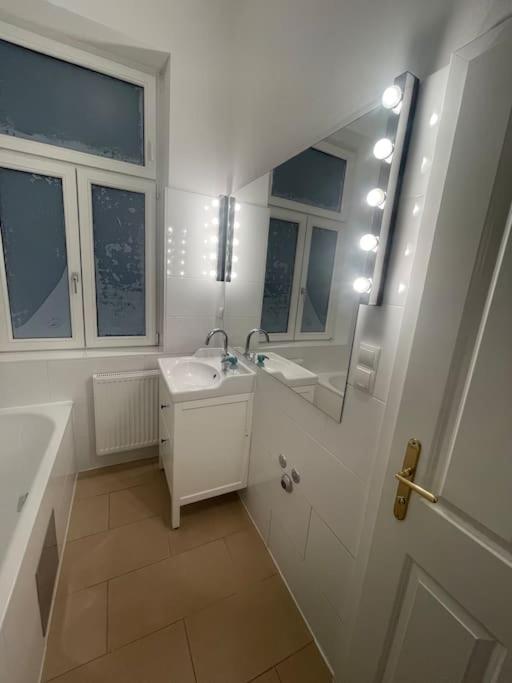 Quiet apartment close to center