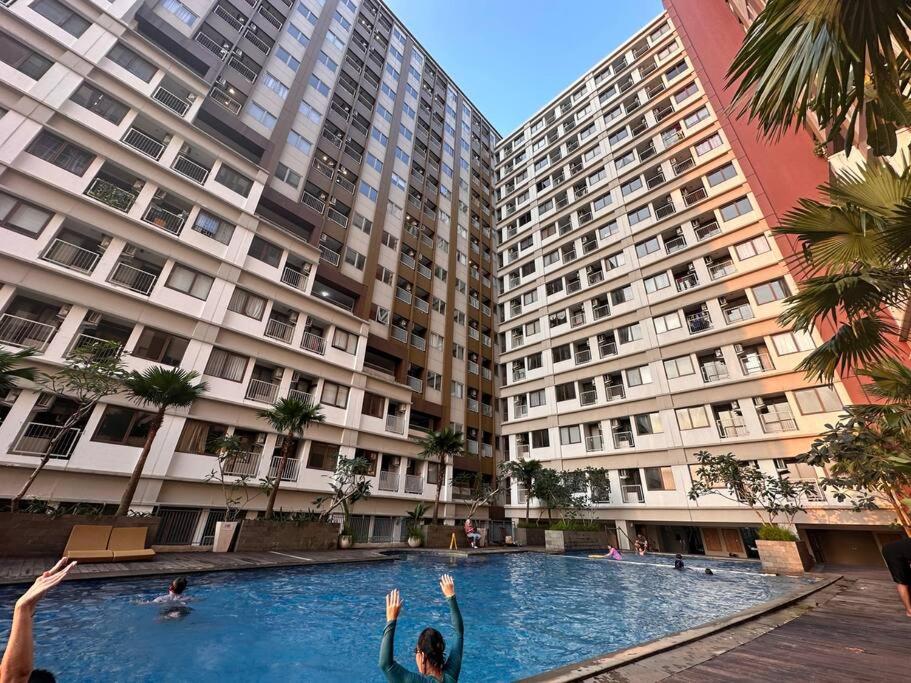 Cozy Studio Apartment LRT City Jatibening view 3